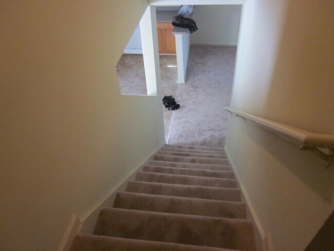 Building Photo - ALMOST NEW 4BEDROOM/3BATH HOME ON CORNER LOT!!!