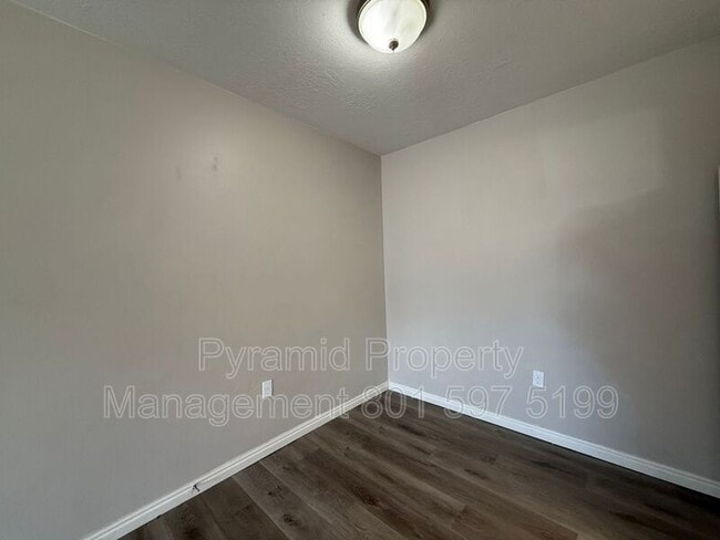 Building Photo - 1281 W 1480 N St