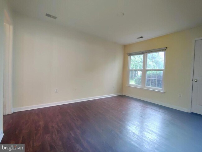 Building Photo - 17701 Kilmarnock Terrace