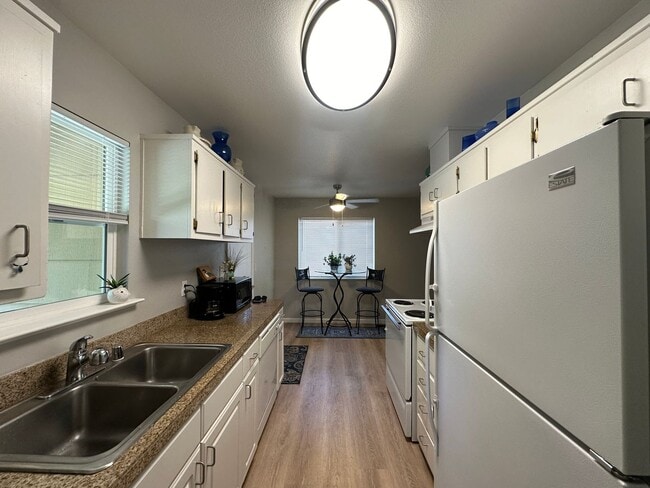 Building Photo - Adorable 3 bedroom home in Raleigh Heights