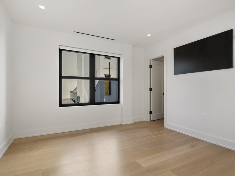 Building Photo - 116 Sherman St