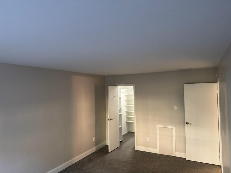 Building Photo - 347 Surrey Ct