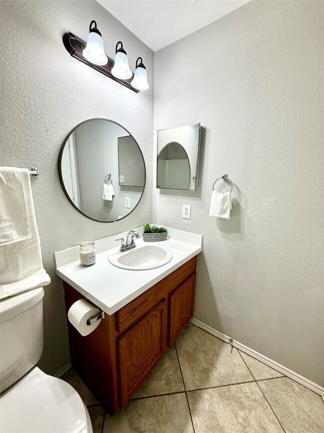 Building Photo - 24542 Lakecrest Village Dr