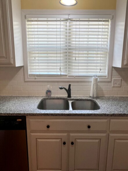 Building Photo - 103 Beacon St