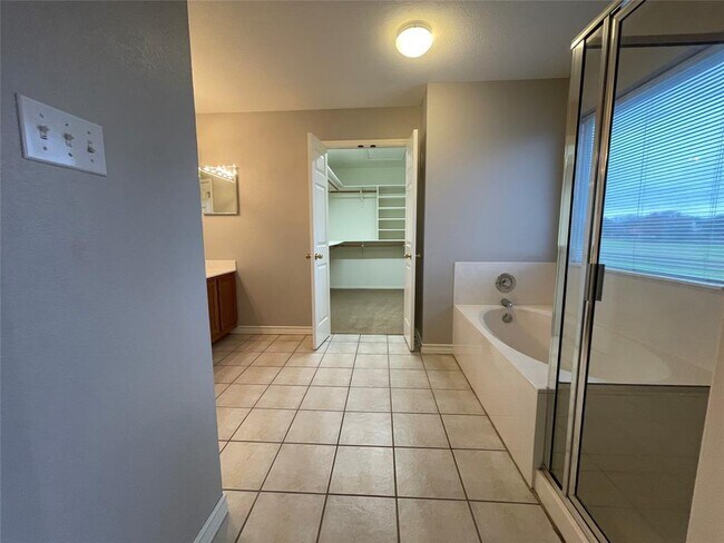 Building Photo - 14828 Single Trce