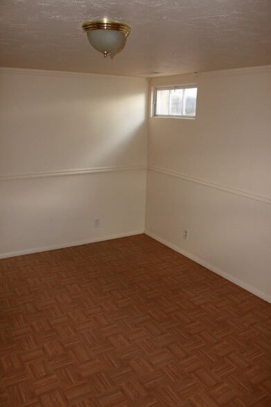 Building Photo - 542 W 700 N St