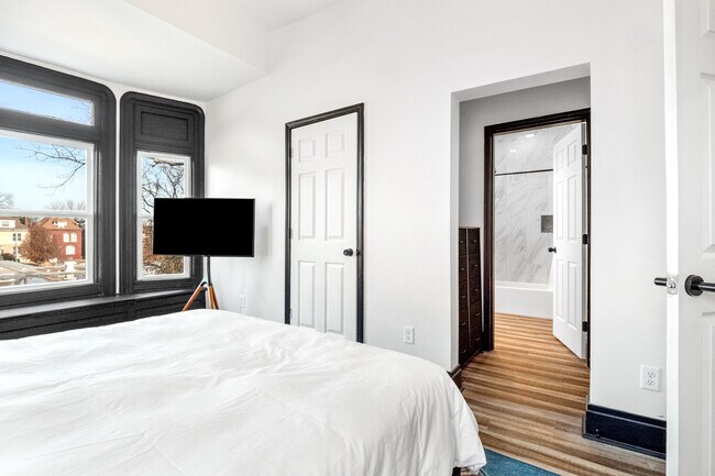 Building Photo - 4315 Delmar Blvd
