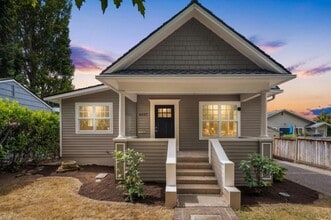 Building Photo - 3 bedroom in Seattle WA 98136