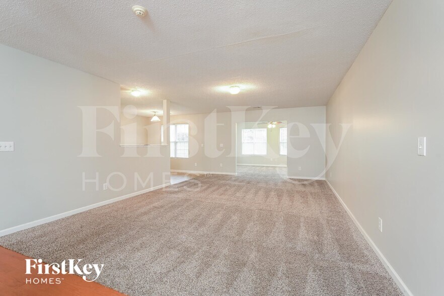 Building Photo - 2402 Lannigan Dr