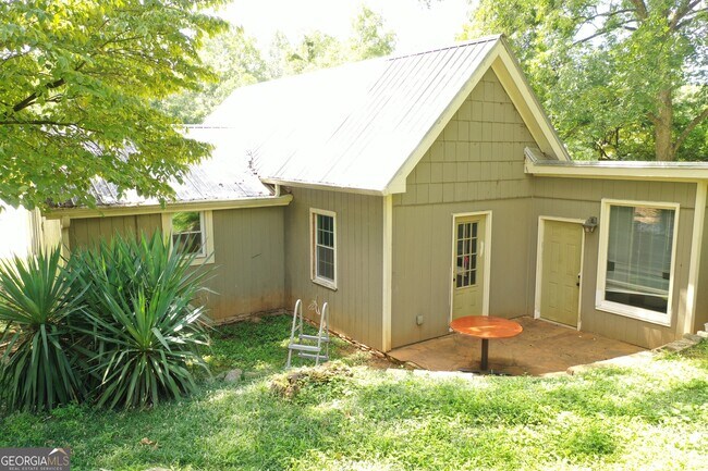Building Photo - 135 Airport Rd