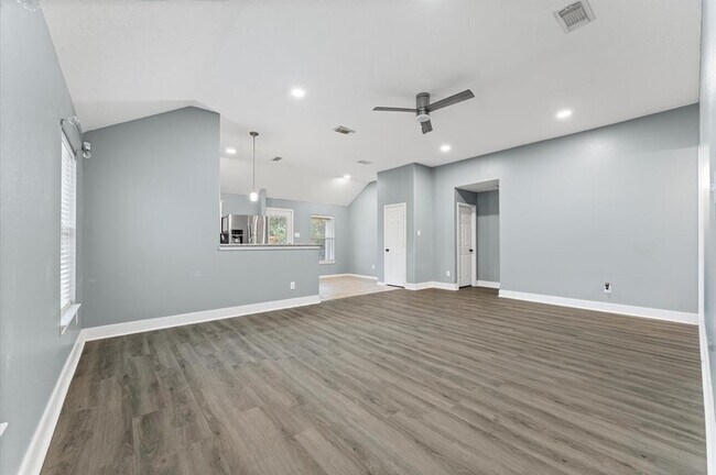 Building Photo - 11919 Piney Bend Dr