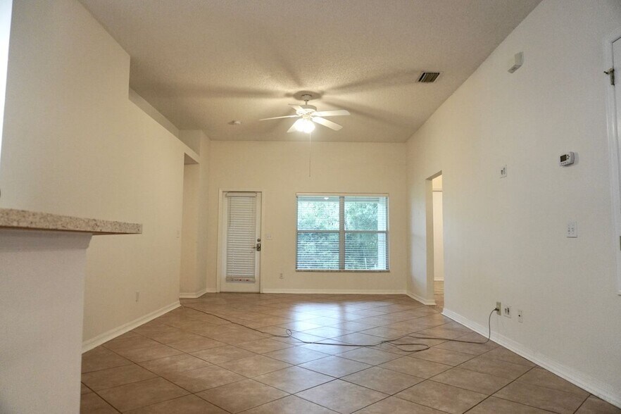 Building Photo - 3817 La Flor Dr