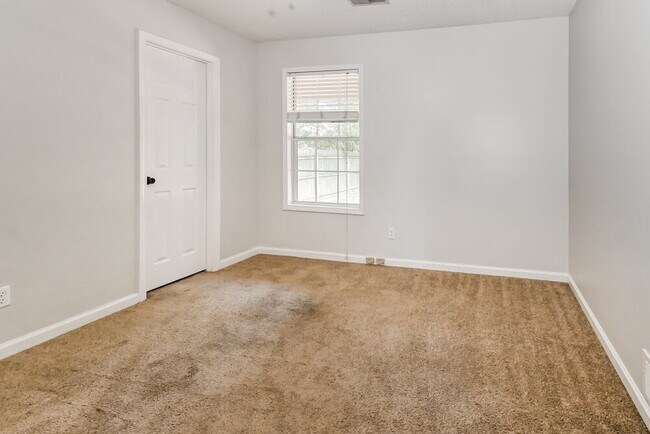 Building Photo - 10102 Fox Hunt Dr