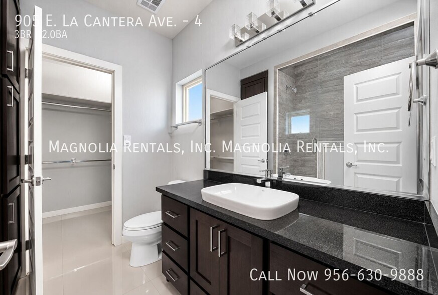 Building Photo - 905 E la Cantera Ave