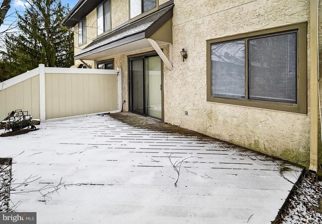 Building Photo - 70 Hampshire Dr