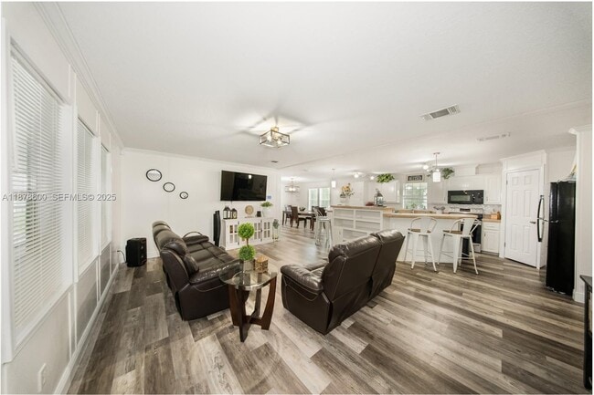 Building Photo - 755 N Quebrada St