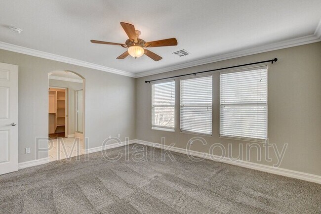 Building Photo - 8912 Ochoa St