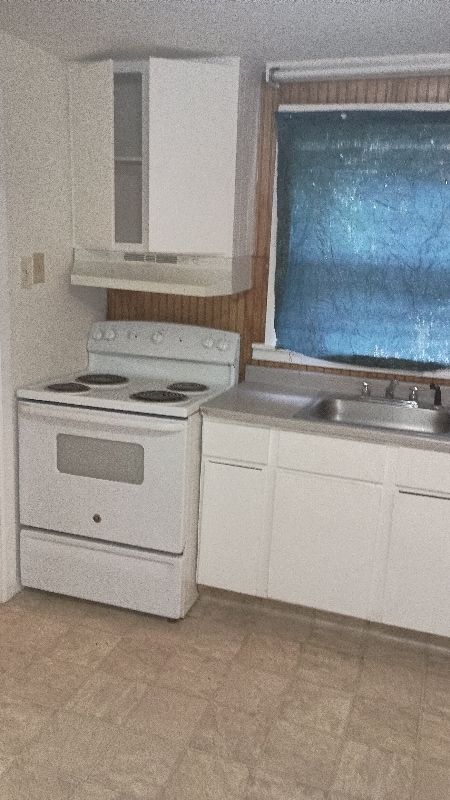 Building Photo - 129 Cedar St