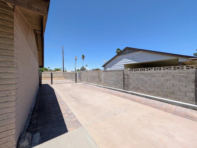 Building Photo - 3848 W North Ln