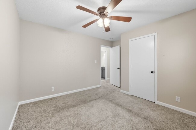Building Photo - 1040 Britton Springs Rd