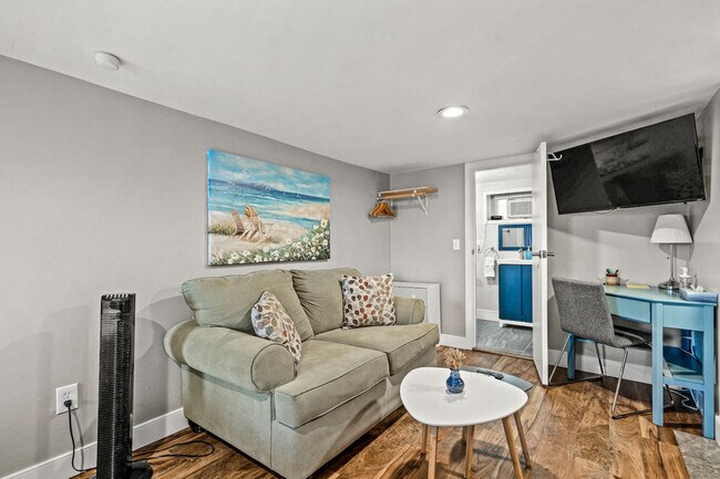 Building Photo - 170 Vassall St