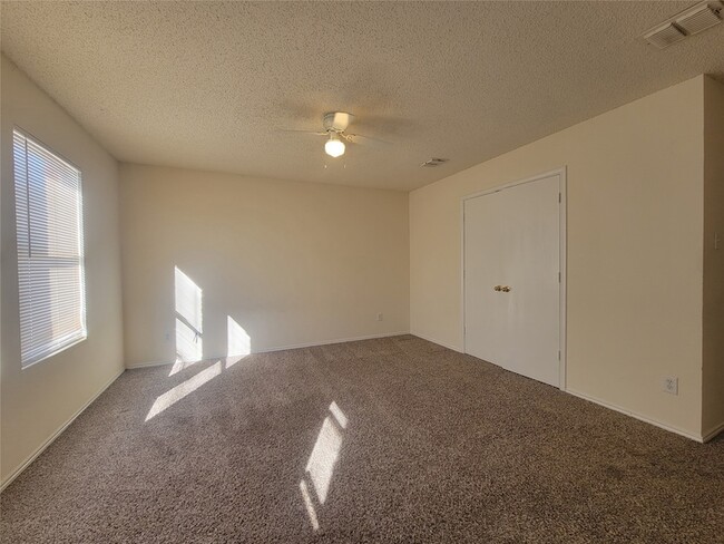 Building Photo - 2233 Maple Dr