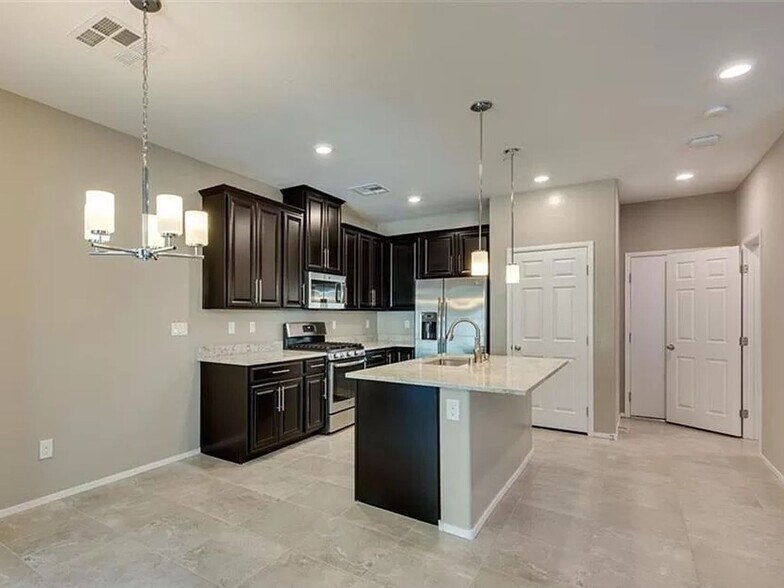 Building Photo - 8466 Classique Ave