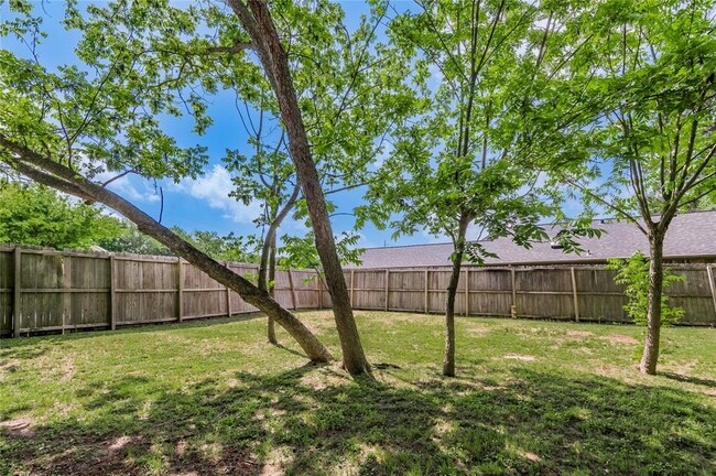 Building Photo - 610 Normal Park Dr