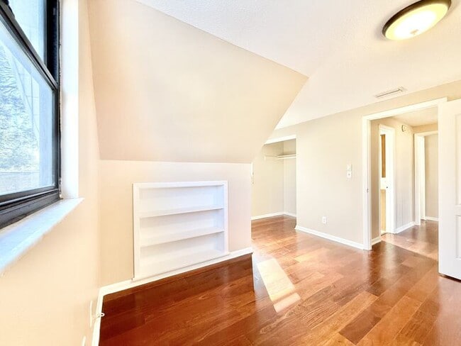 Building Photo - 12472 Monarch Cir