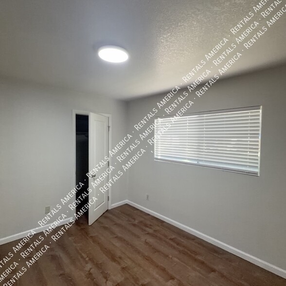 Building Photo - 520 N Stapley Dr