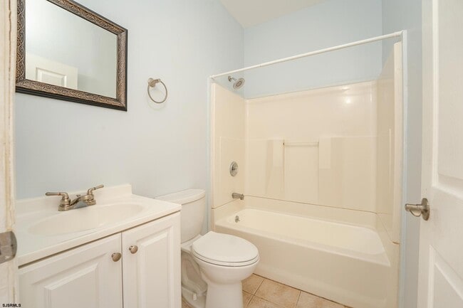 Building Photo - 222 S Rhode Island Ave