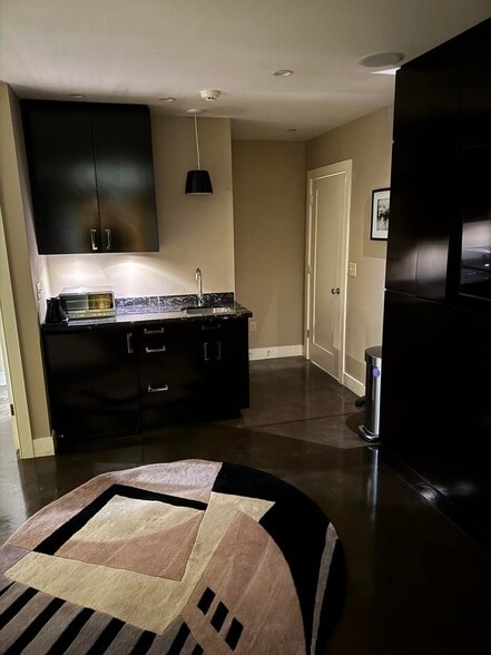 Building Photo - 81 Riverwalk Way