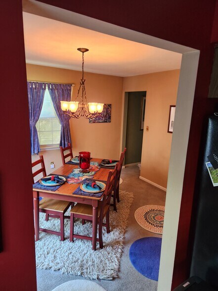 Shared dining room - 1637 Ilona Dr