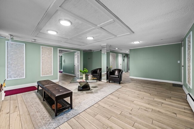 Building Photo - Updated 2-bedroom condo in Denver!