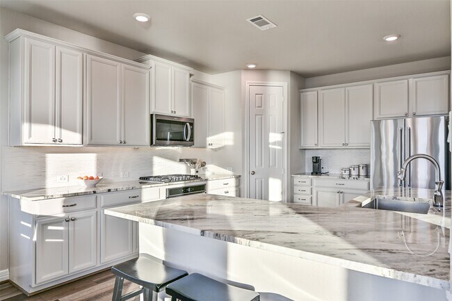 Building Photo - 3103 Flora Manor Dr