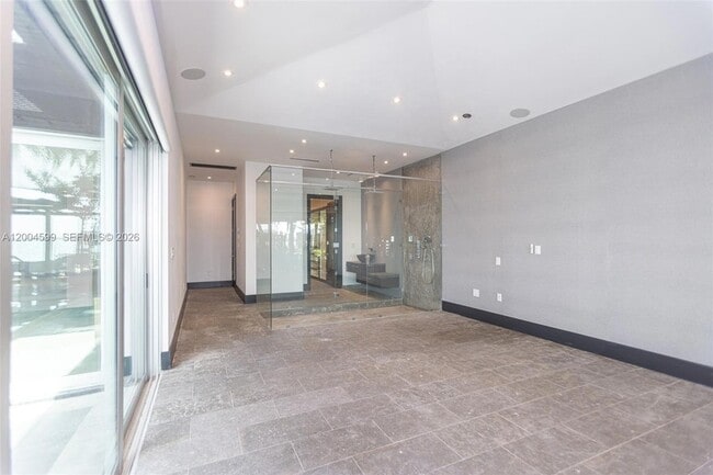 Building Photo - 2440 N Shore Terrace