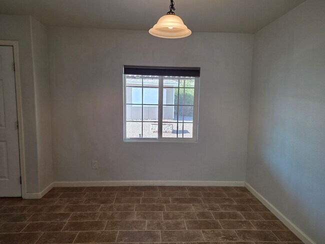 Building Photo - STUNNING PROPERTY-3 bedroom/2 bath Manufacture home in Central Bullhead City