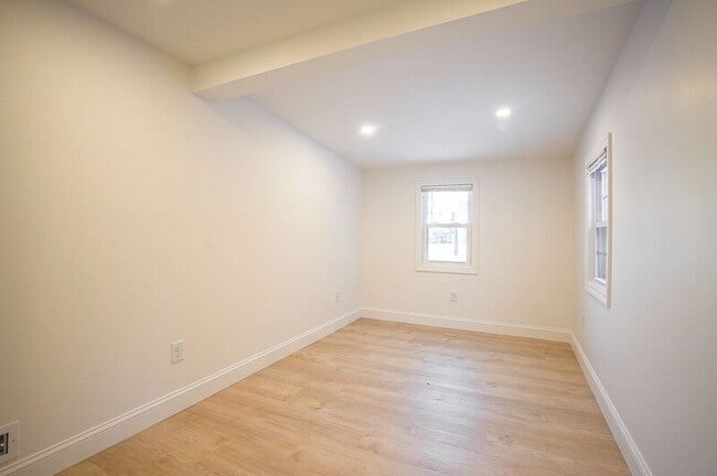 Building Photo - 2403 Westfield St