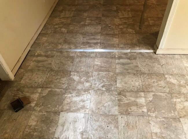 Building Photo - 4910 Sunnybrook Dr