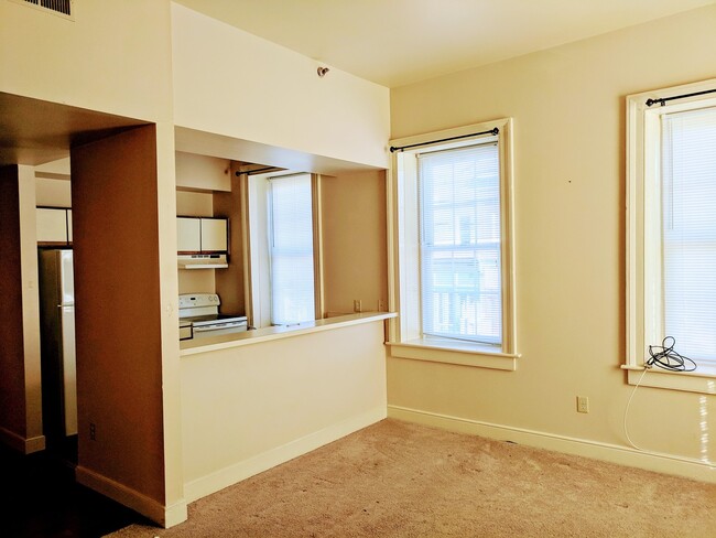 Building Photo - 1731 E Main St