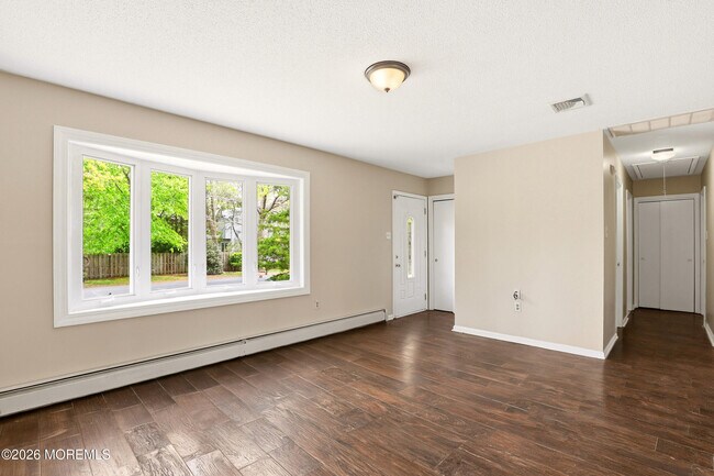 Building Photo - 19 Oak Leaf Dr