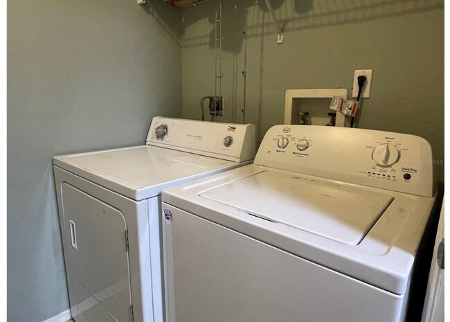 Building Photo - 2BD/ 2BA Furnished Apartment