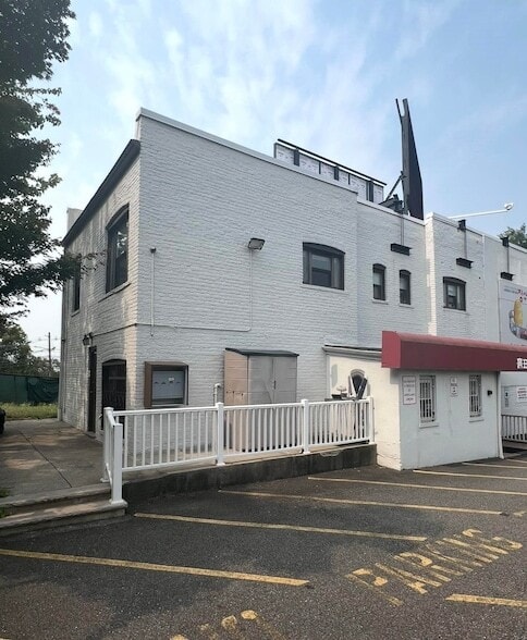 Building Photo - 432 Broad Ave