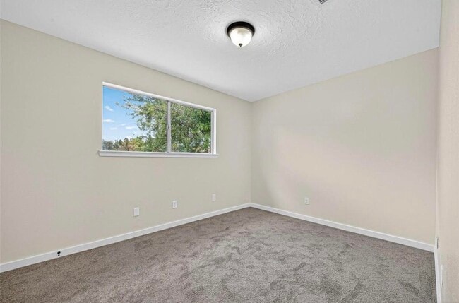 Building Photo - 15415 Swan Creek Dr