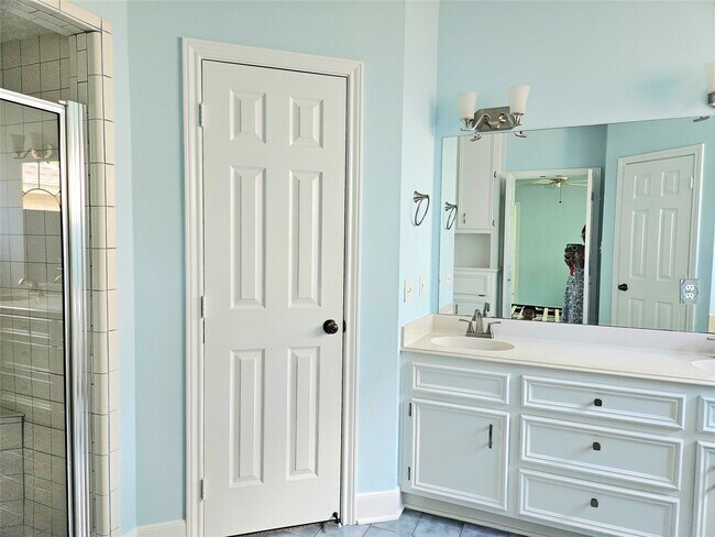 Building Photo - 20402 Sunny Shores Dr