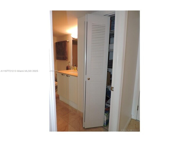 Building Photo - 2101 Brickell Ave