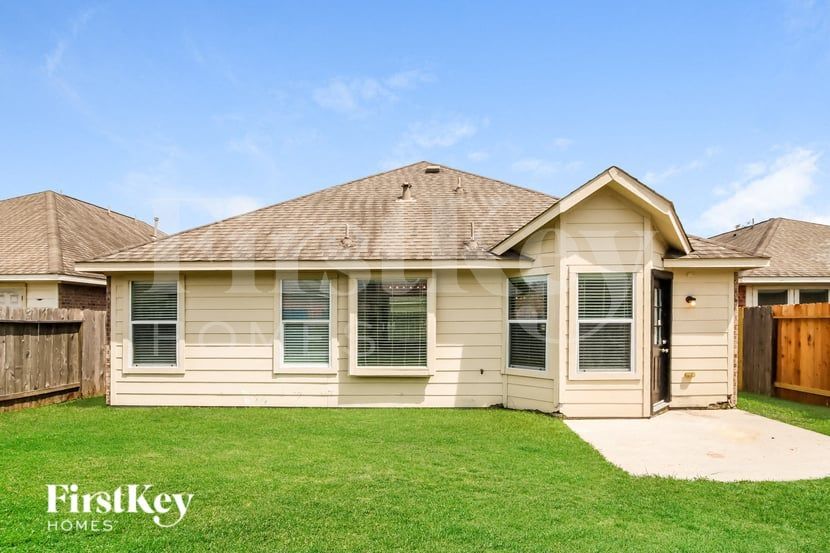 Building Photo - 9302 Reflections Path Way