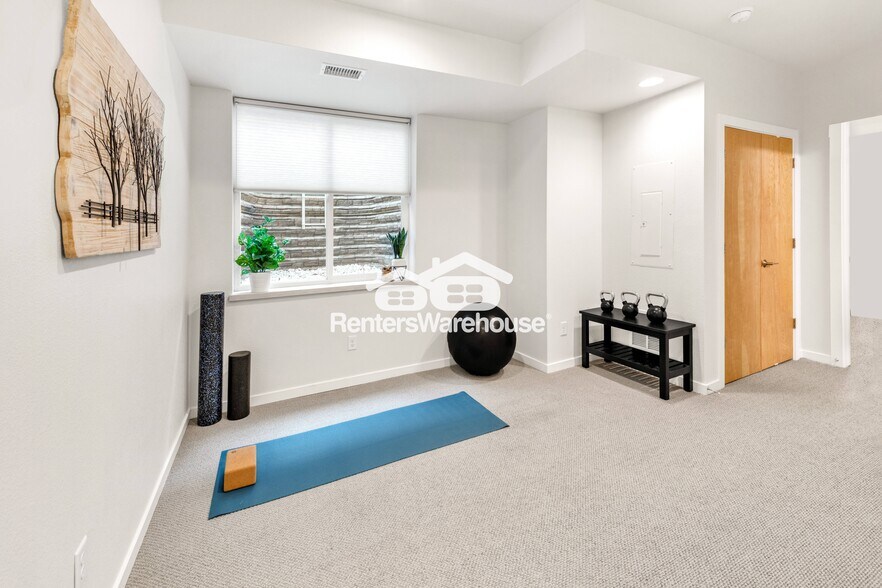 Building Photo - 864 Cimarron Dr