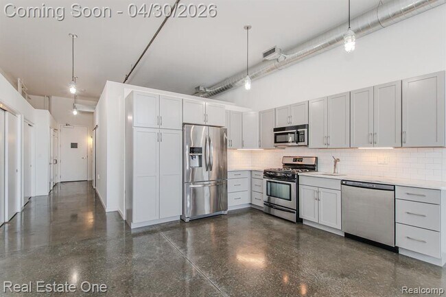 Building Photo - 211 E 9 Mile Rd