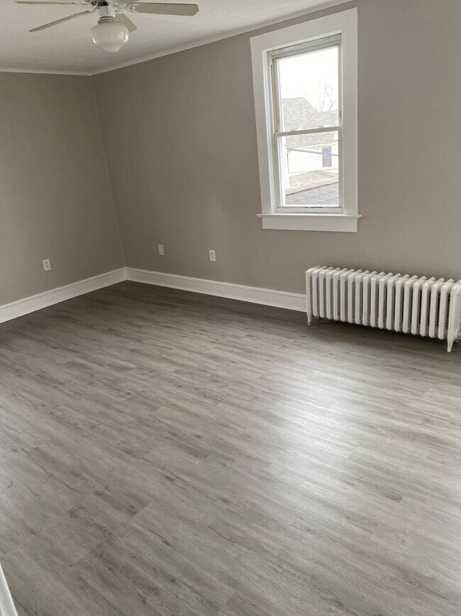 Building Photo - 142 Walnut St